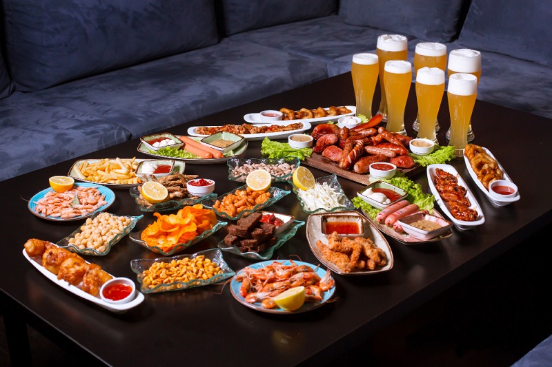 The Smart Way to Order Party Food for Large Groups